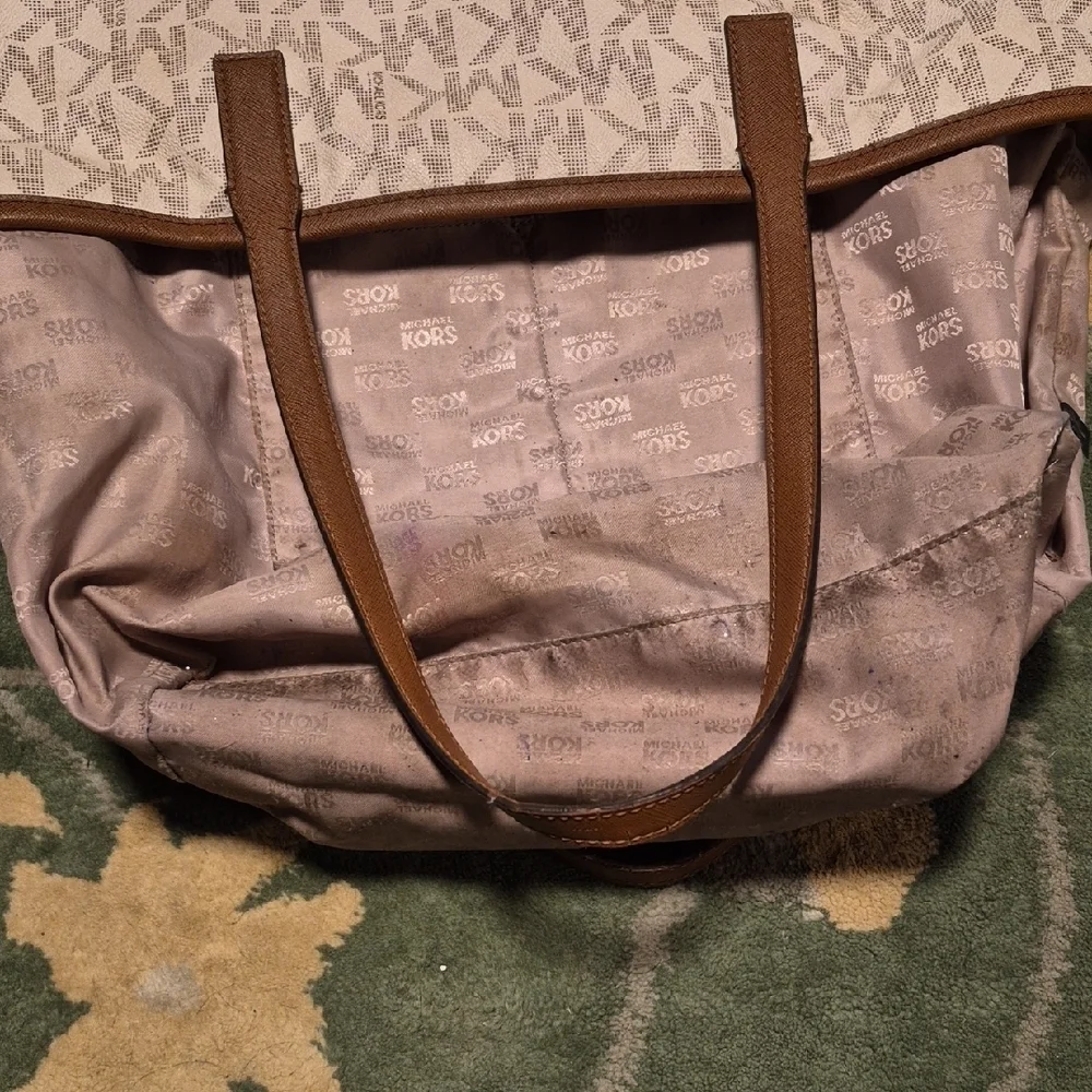 Michael Kors Tan and Cream Signature Tote - Picture 15 of 16